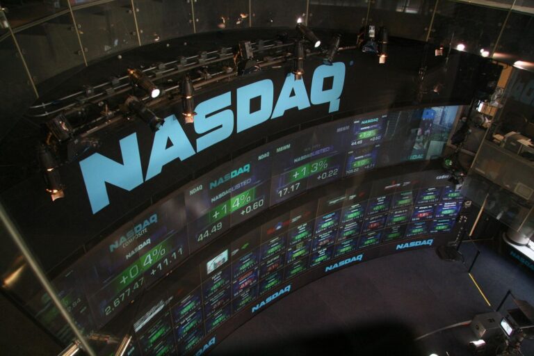 Nasdaq borsasında hisse senedi fiyatlarını gösteren ekran