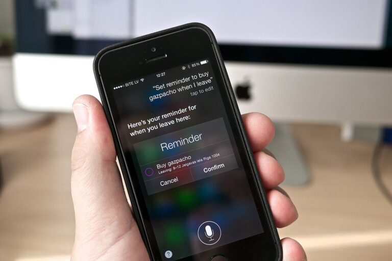 Bir iPhone ekranında Siri'nin yanıt verdiği görüntü