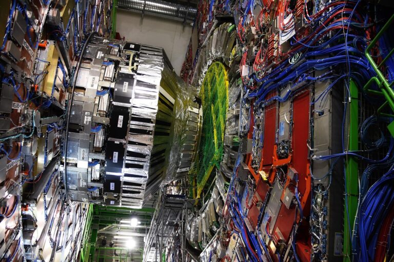 CERN'deki Büyük Hadron Çarpıştırıcısı'nın CMS dedektörü