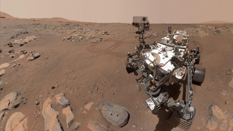 Perseverance gezgininin Mars yüzeyinde çektiği otoportre